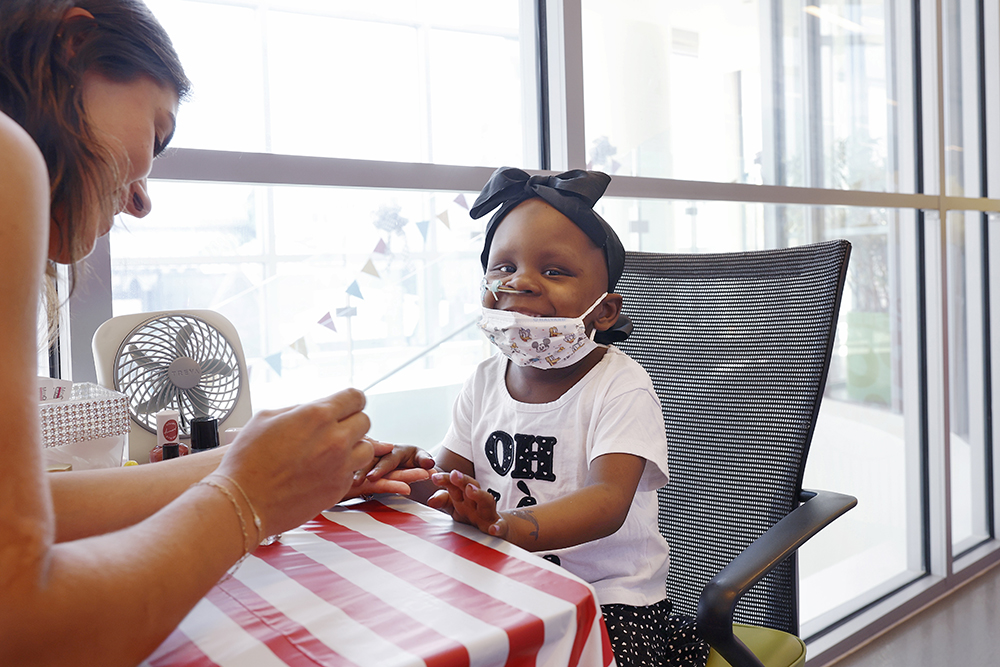 A patient gets her nails done at CHoR's hematology oncology prom