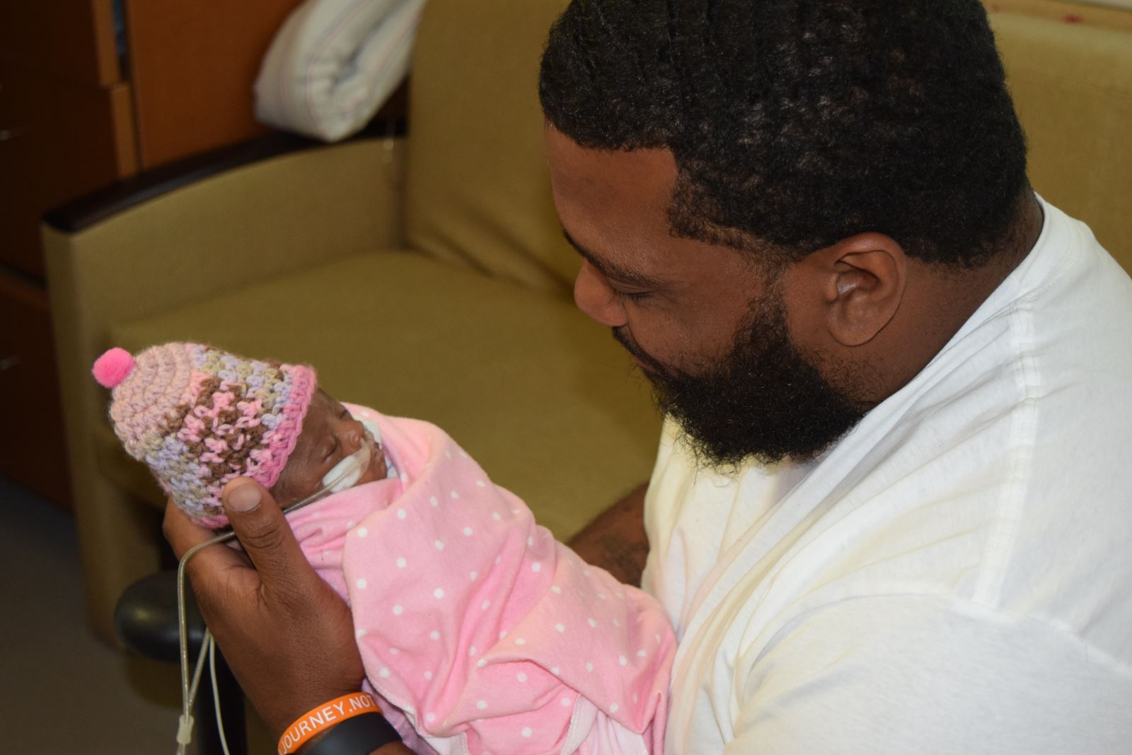 Dad Lamar Brown with baby Lauren