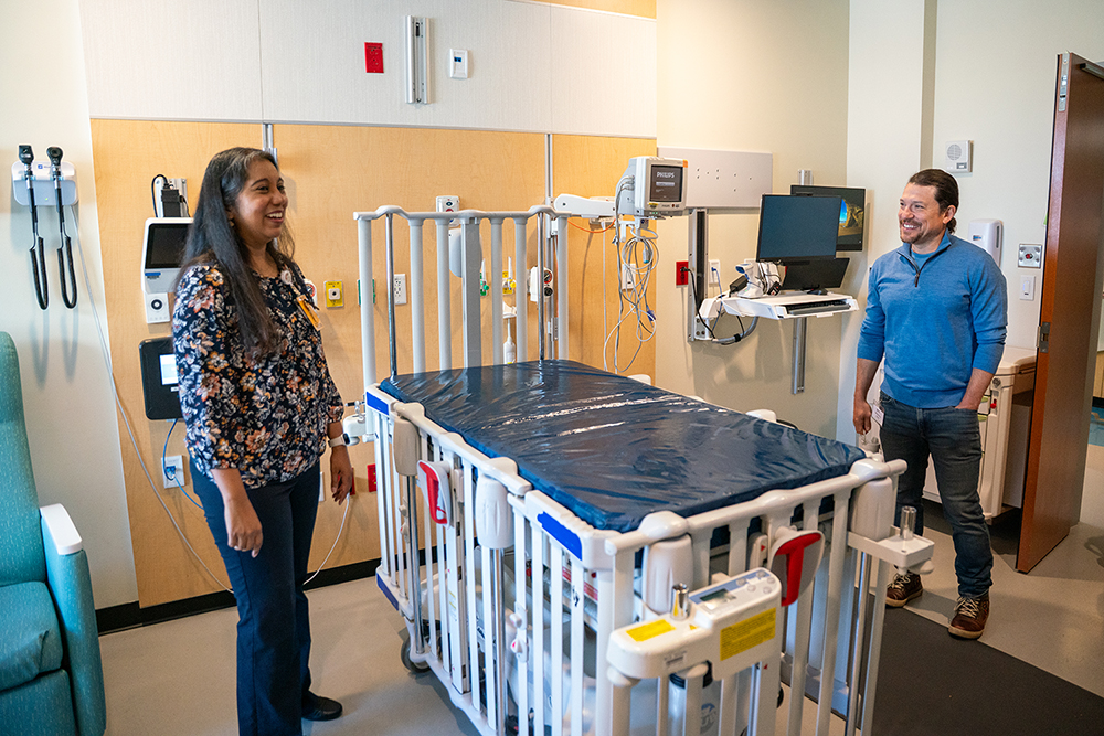 Miguel Cervantes tours a room in CHoR's epilepsy monitoring unit with Dr. Monica Islam